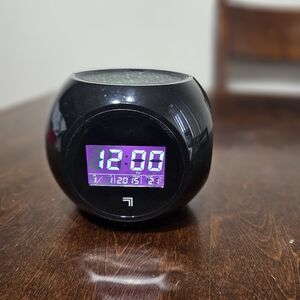 Sharper Image Star Projectiin Digital Alarm Clock
